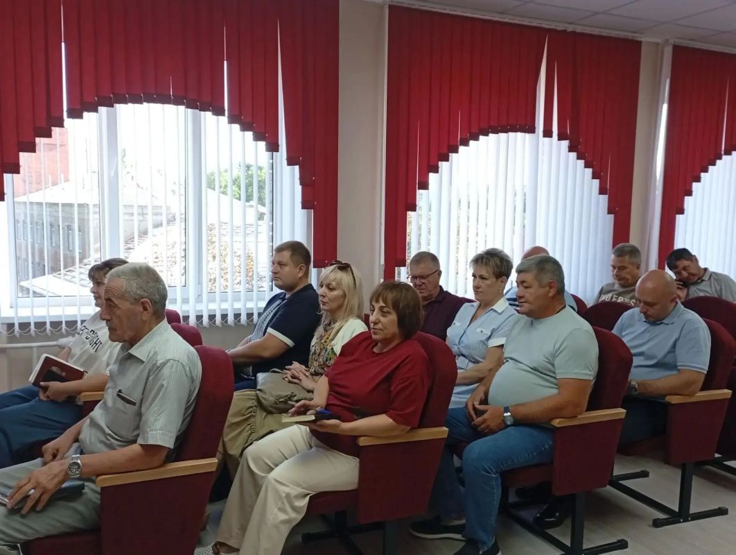 Николай Руппель: По моему поручению первый заместитель главы администрации округа Юлия Рачек провела традиционное аппаратное совещание с начальниками управлений и отделов администрации, руководителями структурных... Николай Руппель: По моему поручению первый заместитель главы администрации округа Юлия Рачек провела традиционное аппаратное совещание с начальниками управлений и отделов администрации, руководителями структурных...