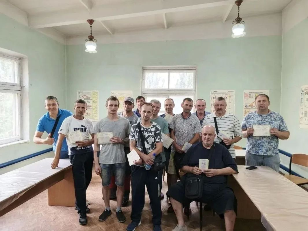 Кадры решают всё: как служба занятости помогает развиваться «Донбасстеплоэнерго» Кадры решают всё: как служба занятости помогает развиваться «Донбасстеплоэнерго»