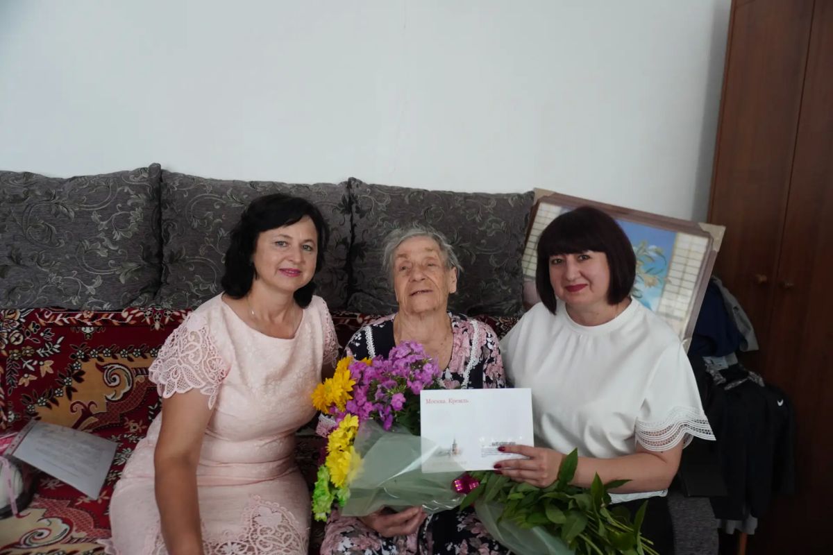 Сегодня свой 95-летний юбилей отмечает жительница поселка Малиновка Лидия Васильевна Судак