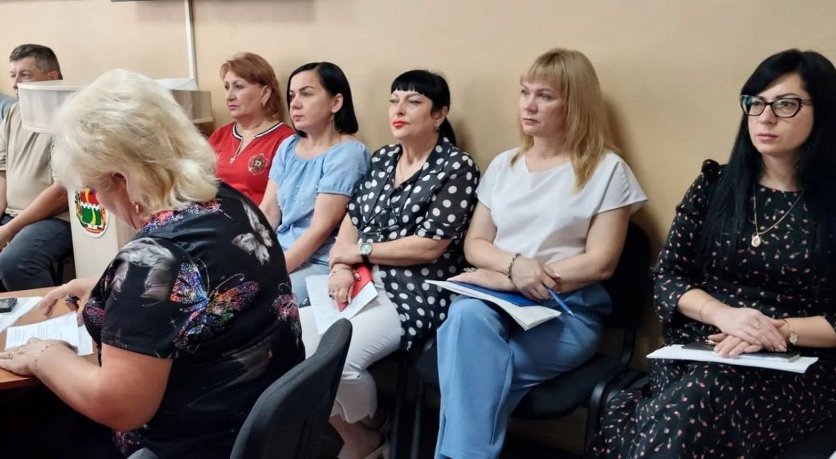 На еженедельном аппаратном совещании с начальниками управлений, отделов, секторов администрации округа и руководителями учреждений рассмотрели ряд вопросов На еженедельном аппаратном совещании с начальниками управлений, отделов, секторов администрации округа и руководителями учреждений рассмотрели ряд вопросов