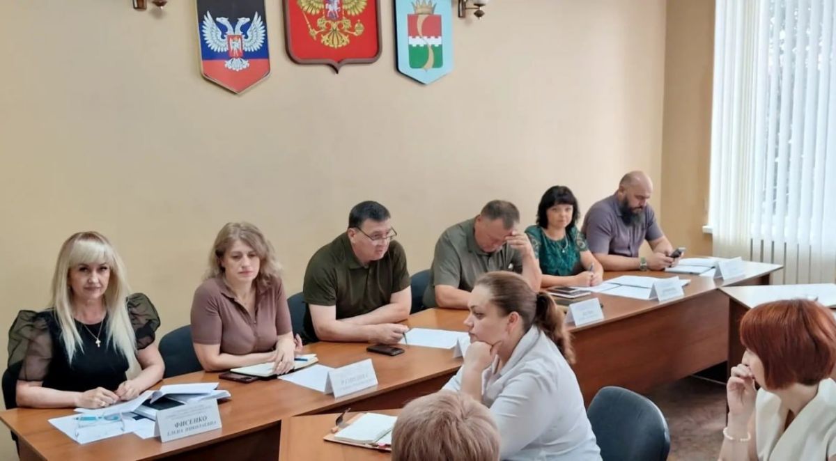 На еженедельном аппаратном совещании с начальниками управлений, отделов, секторов администрации округа и руководителями учреждений рассмотрели ряд вопросов