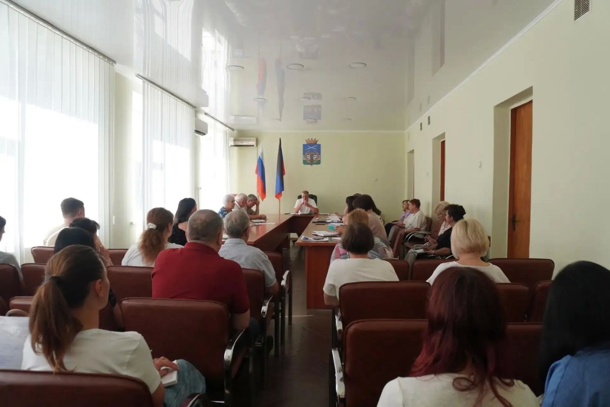 Провёл расширенное аппаратное совещание с начальниками отделов и структурных подразделений администрации Володарского муниципального округа, руководителями предприятий, а также территориальных подразделений министерств и... Провёл расширенное аппаратное совещание с начальниками отделов и структурных подразделений администрации Володарского муниципального округа, руководителями предприятий, а также территориальных подразделений министерств и...