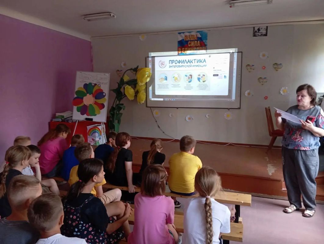 В МБУДО "Харцызская станция юных техников" 29 июля была проведена беседа ""Внимание! Энтеровирусная инфекция!" В МБУДО "Харцызская станция юных техников" 29 июля была проведена беседа ""Внимание! Энтеровирусная инфекция!"
