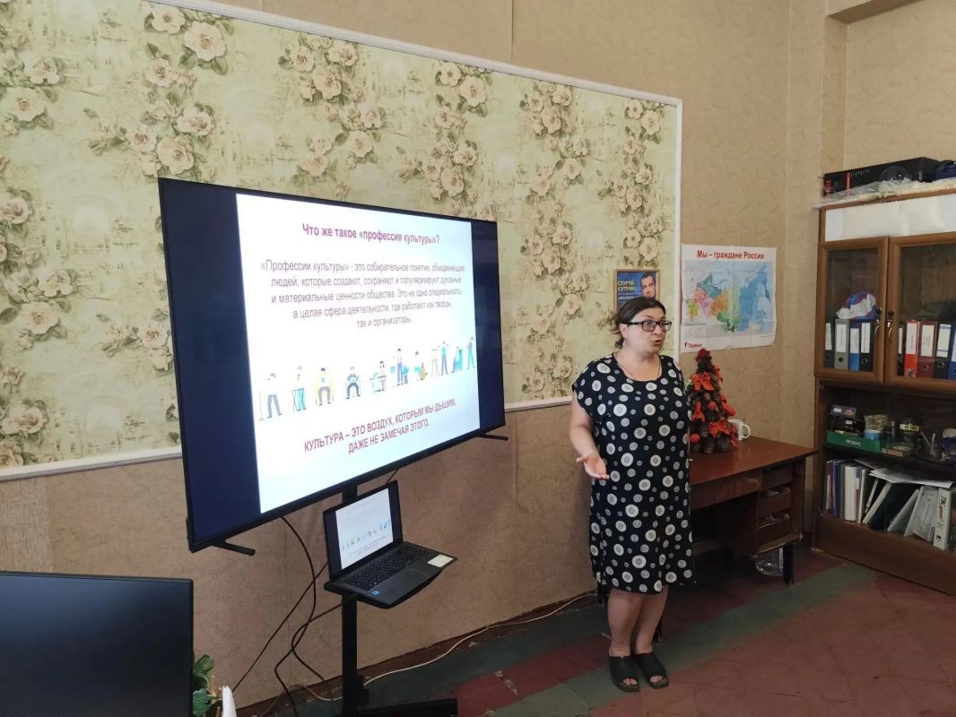В Старобешевском округе прошла беседа на тему «Самые культурные профессии» В Старобешевском округе прошла беседа на тему «Самые культурные профессии»