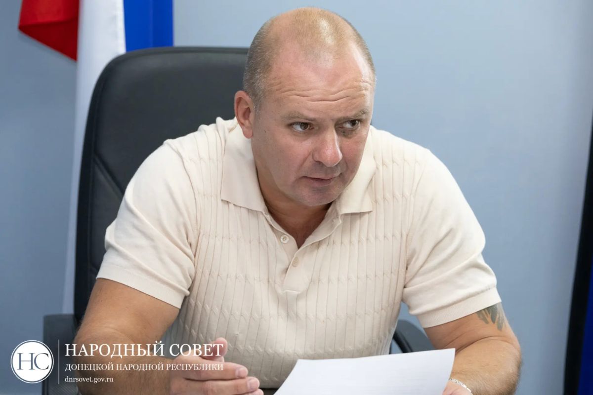 Проблему парковок у многоквартирных домой обсудили в профильном комитете Народного Совета