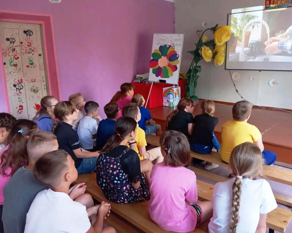 В МБУДО "Харцызская станция юных техников" 29 июля была проведена беседа ""Внимание! Энтеровирусная инфекция!" В МБУДО "Харцызская станция юных техников" 29 июля была проведена беседа ""Внимание! Энтеровирусная инфекция!"