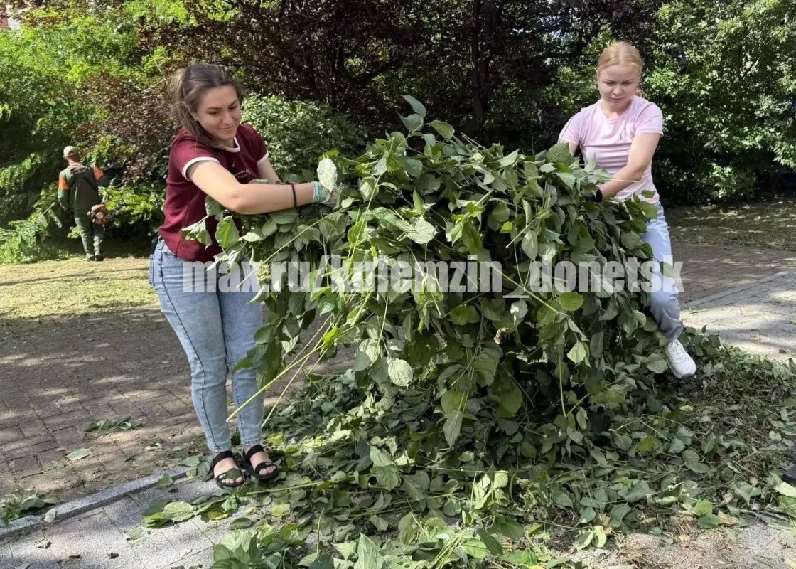 Акция «Чистый четверг» во всех районах Донецка! Акция «Чистый четверг» во всех районах Донецка!