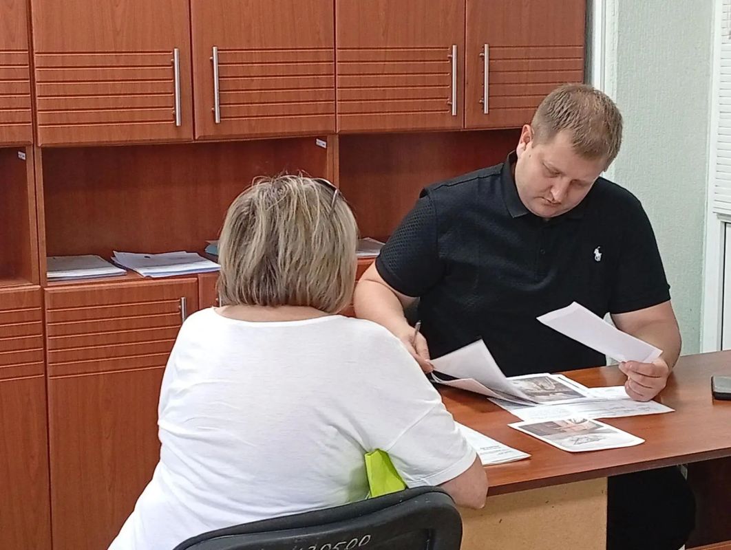 Николай Руппель: Сегодня по моему поручению очередной личный прием в администрации Ясиноватой провел заместитель главы администрации округа Александр Сергеев Николай Руппель: Сегодня по моему поручению очередной личный прием в администрации Ясиноватой провел заместитель главы администрации округа Александр Сергеев