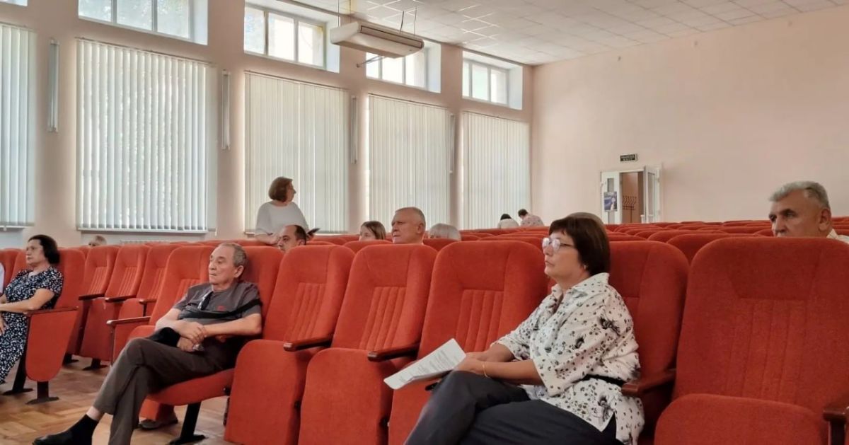 Секретарь Амвросиевского местного отделения Партии «Единая Россия» Игорь Лызов встретился с депутатами Фракции Единой России