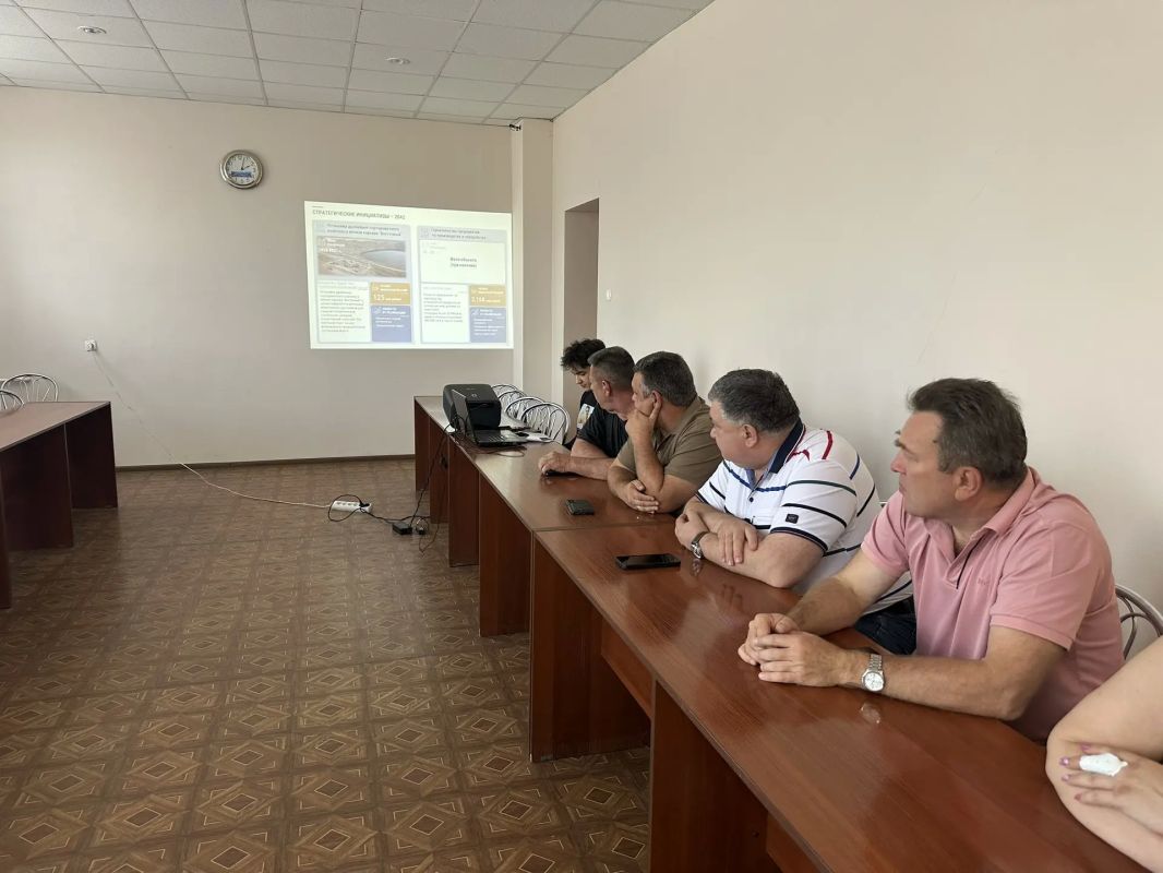 Александр Качанов: Сегодня, совместно с председателем Докучаевского городского совета Натальей Никифоровой, провёл рабочее совещание с депутатами местного совета от партии «Единая Россия» Александр Качанов: Сегодня, совместно с председателем Докучаевского городского совета Натальей Никифоровой, провёл рабочее совещание с депутатами местного совета от партии «Единая Россия»