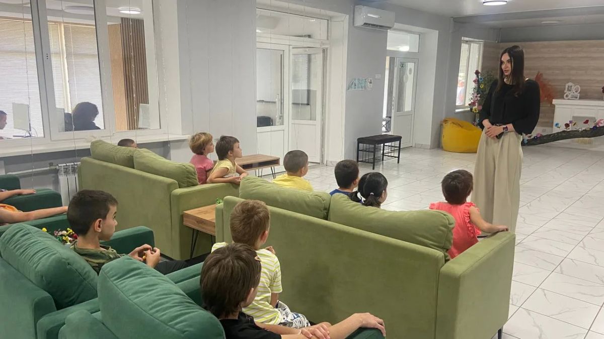 Уполномоченный по правам ребёнка в ДНР Таисия Чернявская посетила социально-реабилитационный центр для несовершеннолетних в Горловке Уполномоченный по правам ребёнка в ДНР Таисия Чернявская посетила социально-реабилитационный центр для несовершеннолетних в Горловке