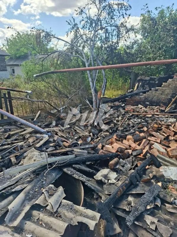 Последствия террористической атаки ВСУ в Центрально-Городском районе Горловки Последствия террористической атаки ВСУ в Центрально-Городском районе Горловки