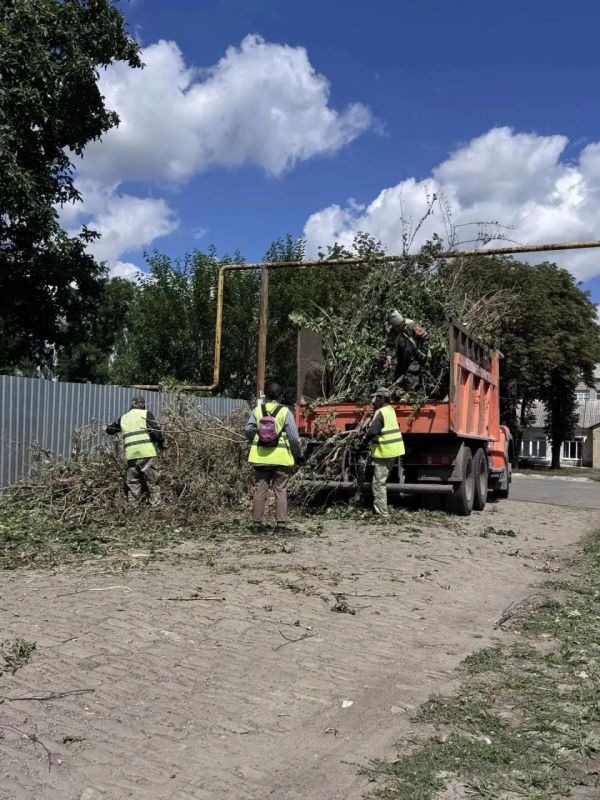 В Ясиноватском муниципальном округе продолжают работы по благоустройству, несмотря на все объективные сложности В Ясиноватском муниципальном округе продолжают работы по благоустройству, несмотря на все объективные сложности