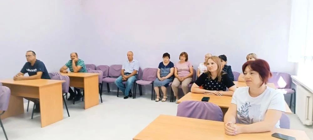 Состоялась встреча начальника Управления образования администрации городского округа Горловка с трудовым коллективом Состоялась встреча начальника Управления образования администрации городского округа Горловка с трудовым коллективом
