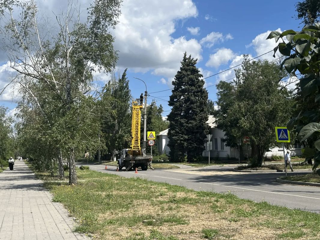 Во исполнение поручений Глав ДНР Дениса Пушилина продолжаем реализацию мероприятий по благоустройству на территории нашего округа Во исполнение поручений Глав ДНР Дениса Пушилина продолжаем реализацию мероприятий по благоустройству на территории нашего округа