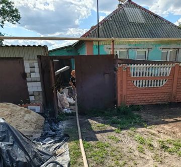 В Кировском внутригородском районе при поддержке региона-шефа Московская область продолжается подвоз воды для жителей домов, в которые в установленный графиком день не поступила вода