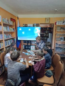 По случаю Международного дня дружбы в городской библиотеке Ясиноватой прошел литературный час «С детства дружбой дорожи», самыми активными участниками которого стали юные читатели