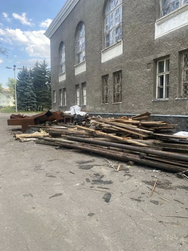 В Ясиноватой продолжаются работы по восстановлению Дворца культуры машиностроителей