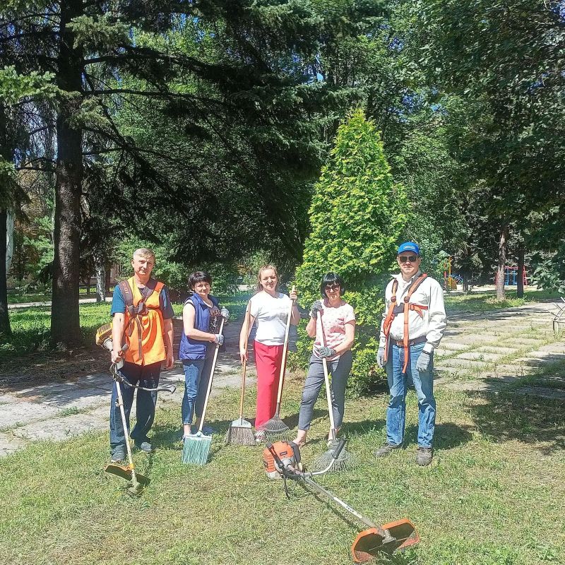 Сегодня, 30 июля, в рамках акции «Чистый четверг», сотрудники Управы Кировского внутригородского района Администрации городского округа Макеевка Донецкой Народной Республики провели работу по покосу карантинных трав и уборке...