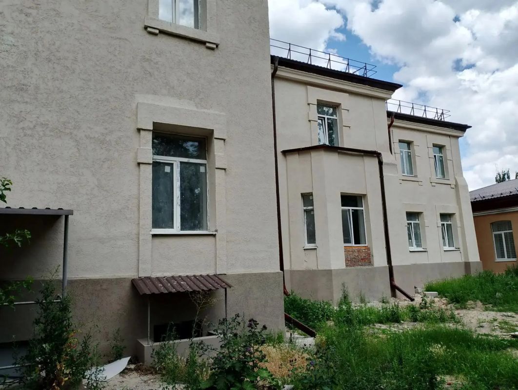 Ведется восстановление Туберкулезного диспансера на улице Георгиевской в г. Мариуполе Ведется восстановление Туберкулезного диспансера на улице Георгиевской в г. Мариуполе