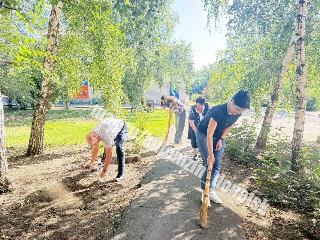 Акция «Чистый четверг» во всех районах Донецка! Акция «Чистый четверг» во всех районах Донецка!