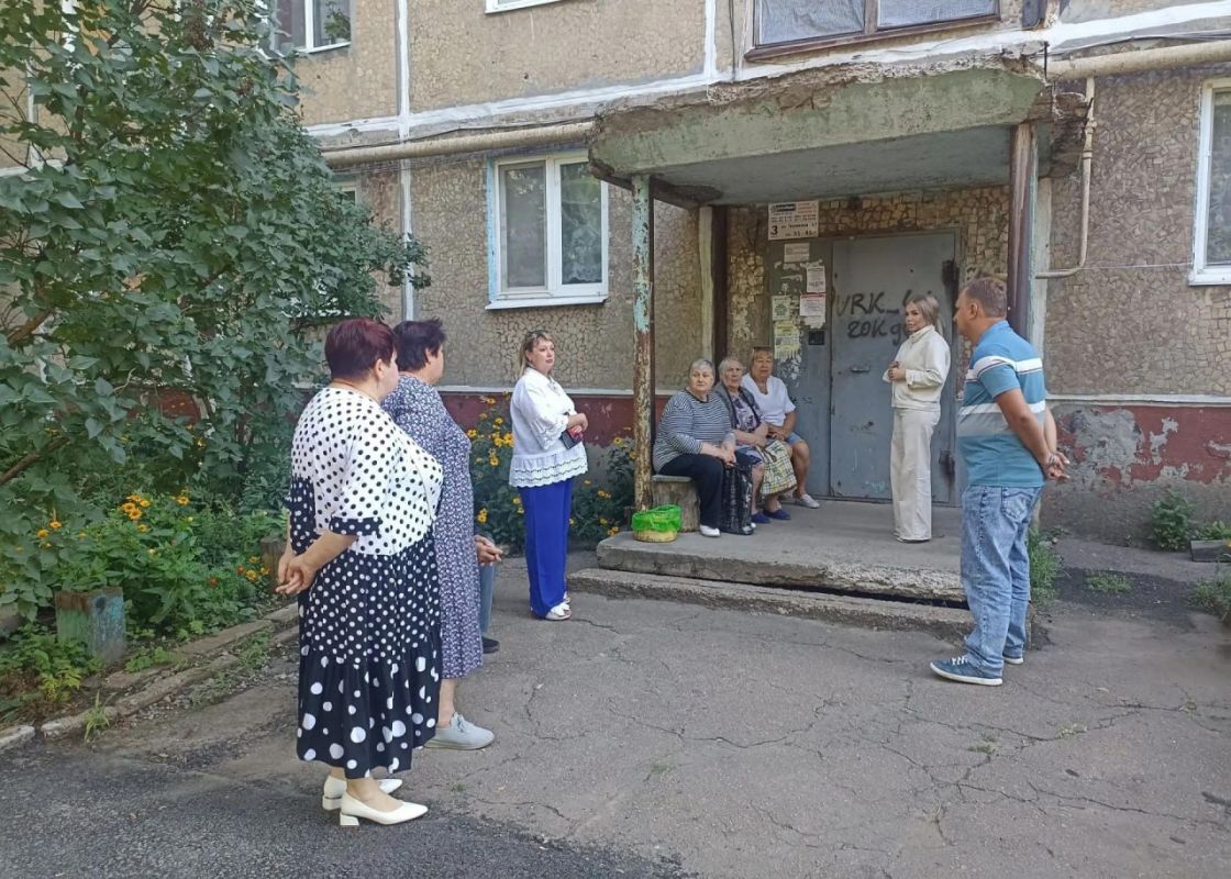 Иван Адамец: В рамках проекта «Управдом» первый заместитель руководителя Управы Алина Волкова провела встречу с жителями возле многоквартирного фонда № 17 на улице Туманяна Иван Адамец: В рамках проекта «Управдом» первый заместитель руководителя Управы Алина Волкова провела встречу с жителями возле многоквартирного фонда № 17 на улице Туманяна