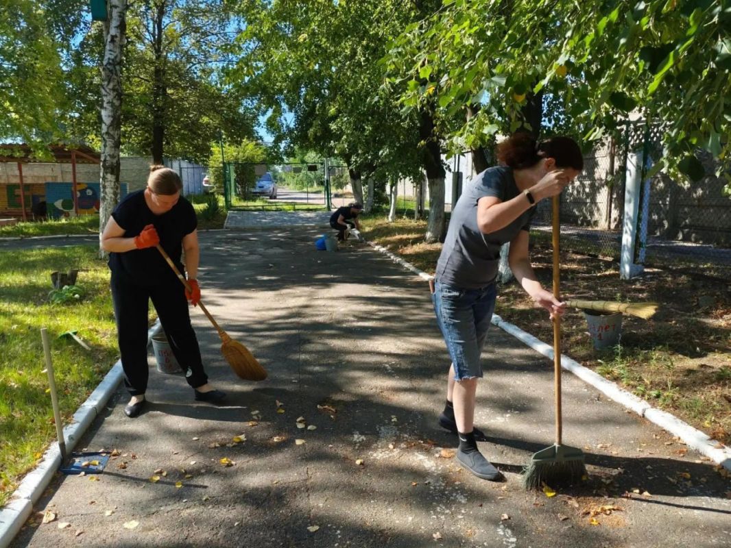 Сегодня, 30 июля 2026 года, в рамках проекта «Городская среда», реализуемого Единой Россией , неравнодушные жители Кировского района приняли участие в традиционной экологической акции «Чистый четверг» Сегодня, 30 июля 2026 года, в рамках проекта «Городская среда», реализуемого Единой Россией , неравнодушные жители Кировского района приняли участие в традиционной экологической акции «Чистый четверг»