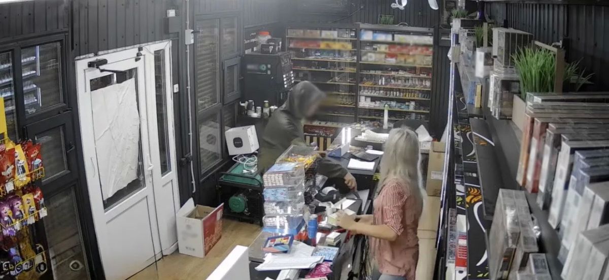 В Мариуполе полицейские задержали подозреваемого в вооруженном нападении на магазин
