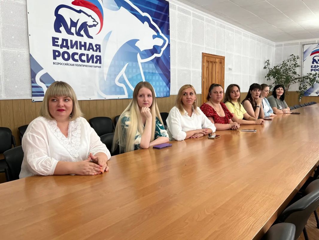 Сегодня в городском округе Дебальцево состоялось чествование волонтеров проекта «Формирование комфортной городской среды» Сегодня в городском округе Дебальцево состоялось чествование волонтеров проекта «Формирование комфортной городской среды»