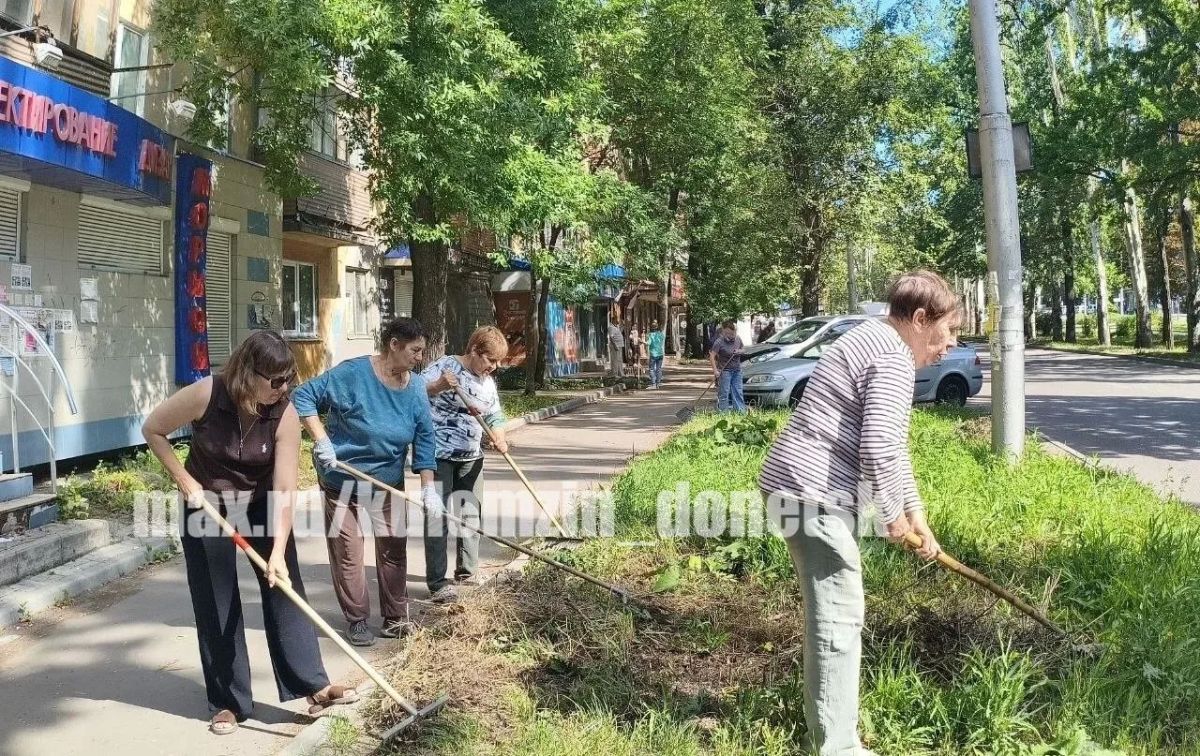 Акция «Чистый четверг» во всех районах Донецка! Акция «Чистый четверг» во всех районах Донецка!