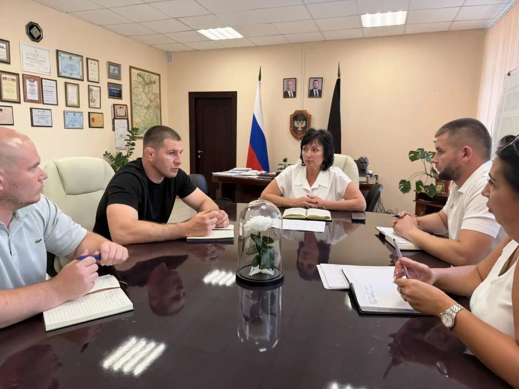 Наталья Великодная: Встретилась с Министром спорта и туризма Донецкой Народной Республики Максимом Швец Наталья Великодная: Встретилась с Министром спорта и туризма Донецкой Народной Республики Максимом Швец
