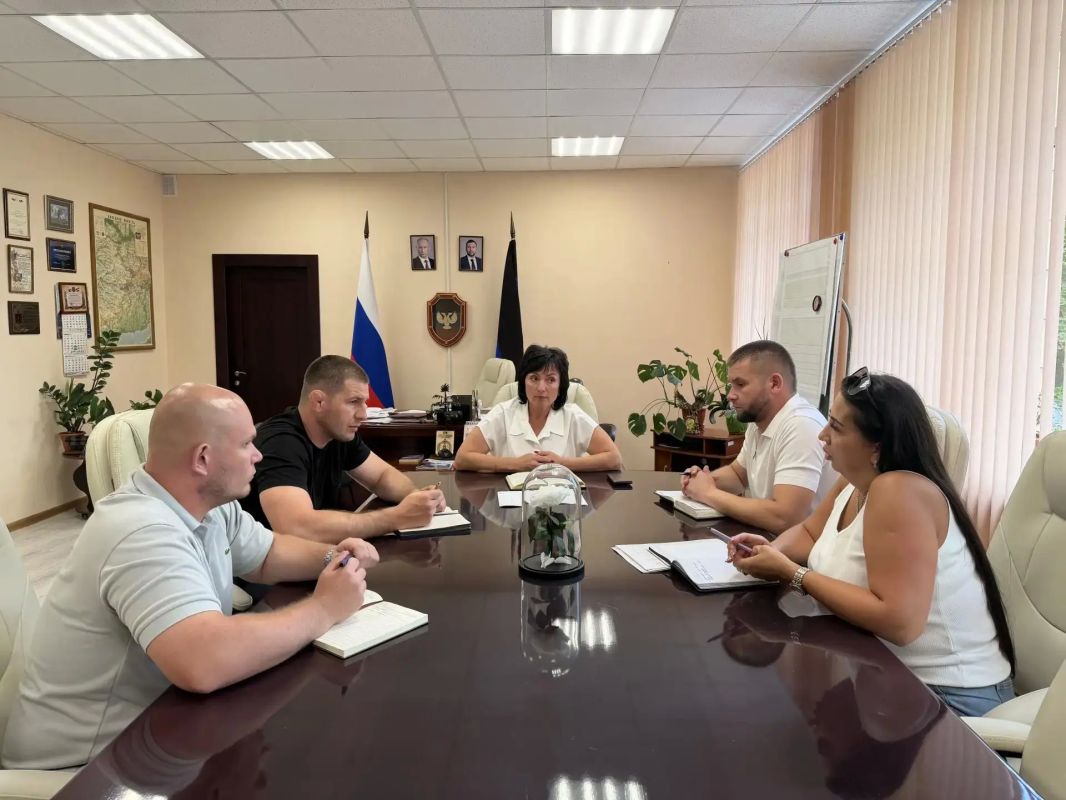 Наталья Великодная: Встретилась с Министром спорта и туризма Донецкой Народной Республики Максимом Швец Наталья Великодная: Встретилась с Министром спорта и туризма Донецкой Народной Республики Максимом Швец