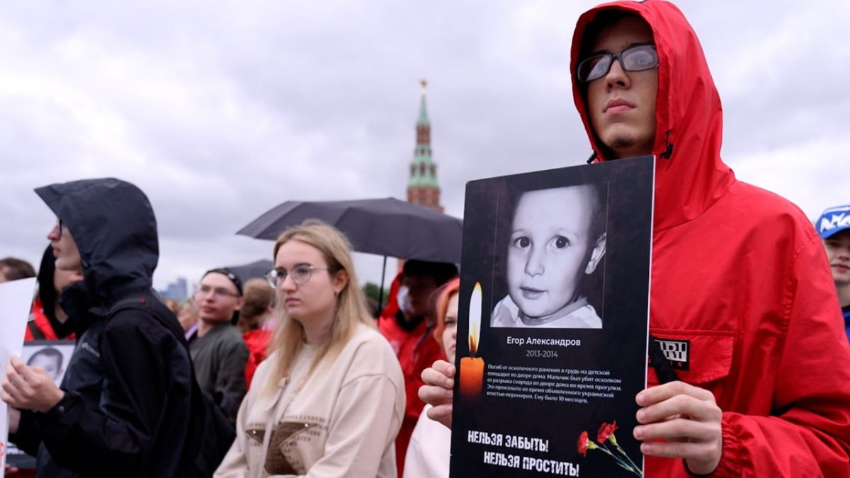 В Москве элиты выпили за здравие короля Британии, чьё оружие убивает мирных россиян В Москве элиты выпили за здравие короля Британии, чьё оружие убивает мирных россиян