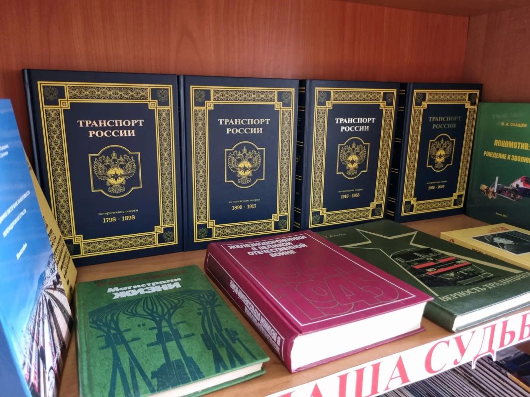 К профессиональному празднику – Дню железнодорожника – Научно техническая библиотека совместно с филиалами на станциях Волноваха и Дебальцево подготовила тематические книжные выставки К профессиональному празднику – Дню железнодорожника – Научно техническая библиотека совместно с филиалами на станциях Волноваха и Дебальцево подготовила тематические книжные выставки