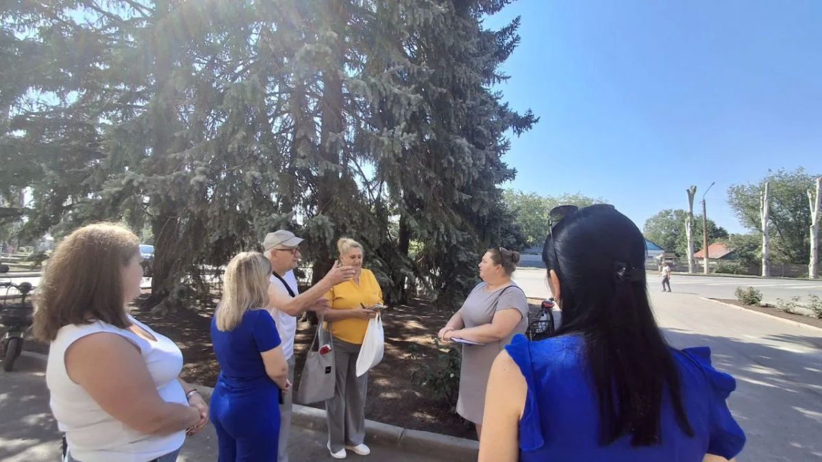 Сегодня депутат Тельмановского муниципального совета Юлия Налбат организовала встречу с жителями поселка Тельманово
