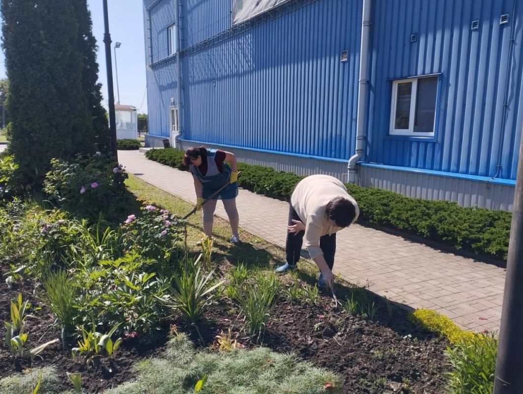 Сегодня, 30 июля 2026 года, в рамках проекта «Городская среда», реализуемого Единой Россией , неравнодушные жители Кировского района приняли участие в традиционной экологической акции «Чистый четверг» Сегодня, 30 июля 2026 года, в рамках проекта «Городская среда», реализуемого Единой Россией , неравнодушные жители Кировского района приняли участие в традиционной экологической акции «Чистый четверг»