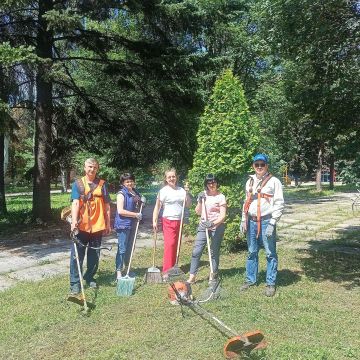 Сегодня, 30 июля, в рамках акции «Чистый четверг», сотрудники Управы Кировского внутригородского района Администрации городского округа Макеевка Донецкой Народной Республики провели работу по покосу карантинных трав и уборке...