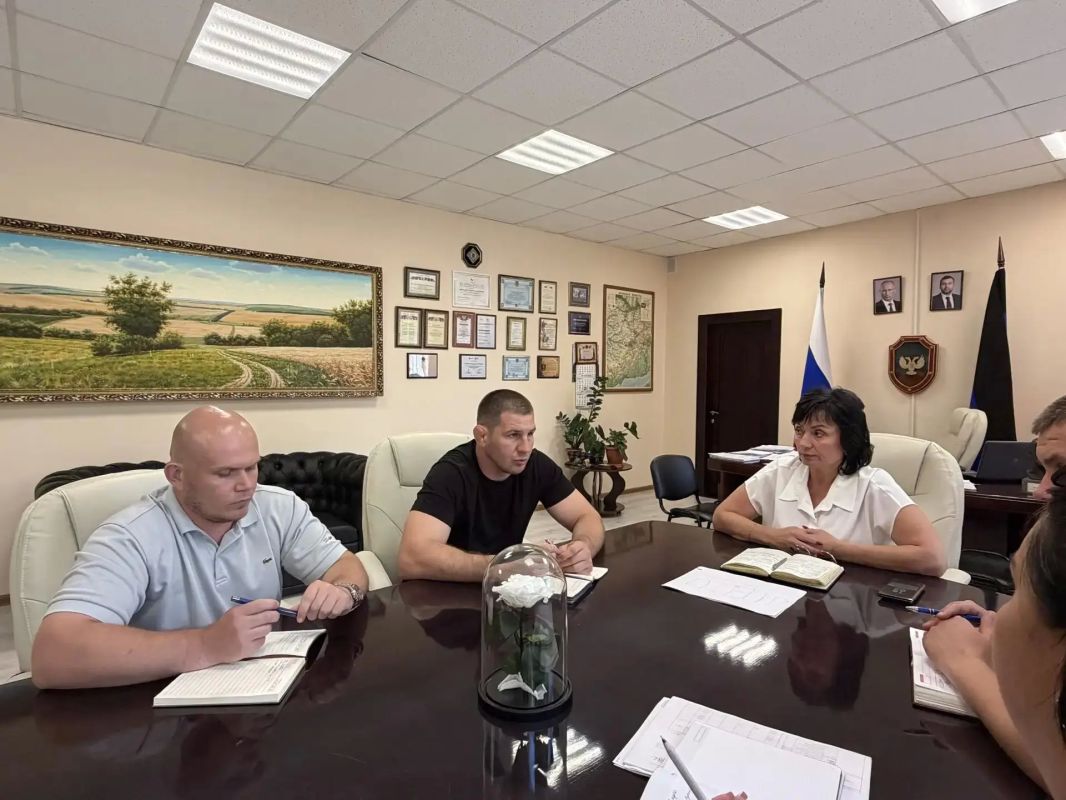 Наталья Великодная: Встретилась с Министром спорта и туризма Донецкой Народной Республики Максимом Швец
