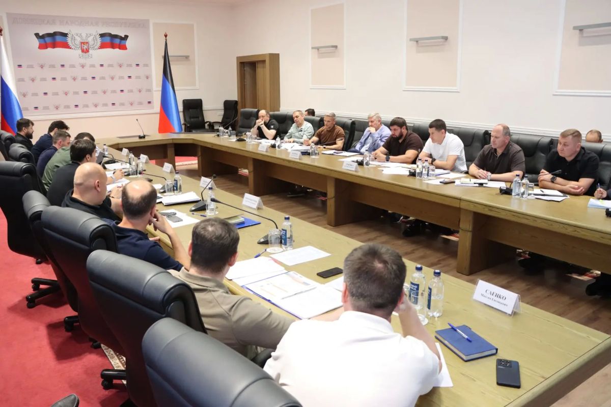 В Донецкой Народной Республике прошло рабочее совещание по вопросам развития региона и подготовке к осенне-зимнему периоду В Донецкой Народной Республике прошло рабочее совещание по вопросам развития региона и подготовке к осенне-зимнему периоду