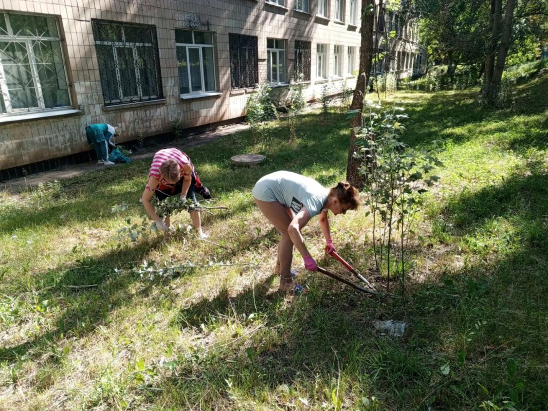 Сегодня, 30 июля 2026 года, в рамках проекта «Городская среда», реализуемого Единой Россией , неравнодушные жители Кировского района приняли участие в традиционной экологической акции «Чистый четверг» Сегодня, 30 июля 2026 года, в рамках проекта «Городская среда», реализуемого Единой Россией , неравнодушные жители Кировского района приняли участие в традиционной экологической акции «Чистый четверг»