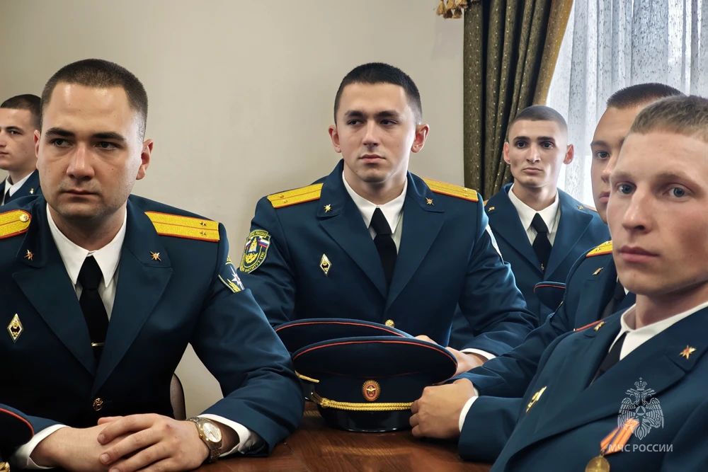 К службе готовы! В ДНР 44 лейтенанта пополнили ряды МЧС России К службе готовы! В ДНР 44 лейтенанта пополнили ряды МЧС России