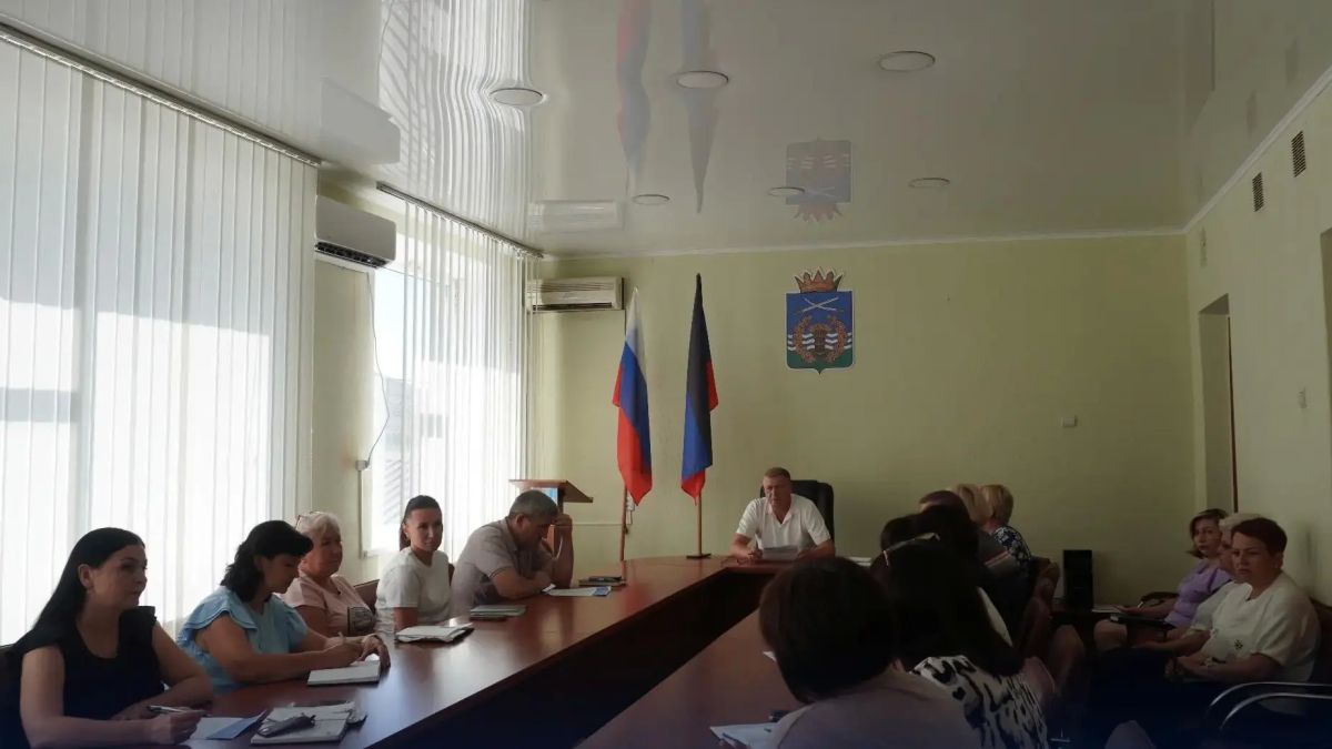 Виталий Золотнюк провел сход с жителями и принял участие в рабочей встрече Виталий Золотнюк провел сход с жителями и принял участие в рабочей встрече