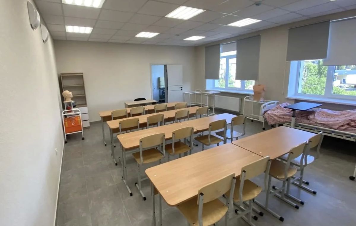 В Торезе завершили ремонт учебного корпуса медицинского колледжа В Торезе завершили ремонт учебного корпуса медицинского колледжа