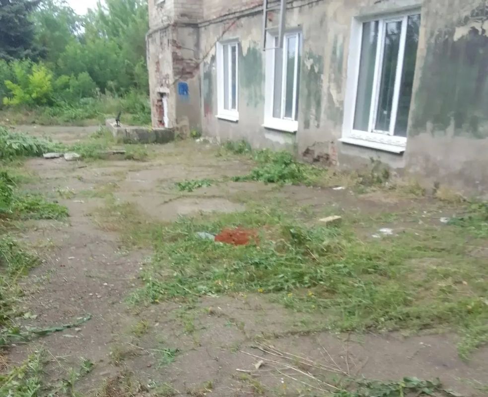 С целью приведения территории в надлежащее санитарное состояние, сотрудниками и учащимися Государственного бюджетного профессионального образовательного учреждения «Макеевский транспортно-технологический колледж» проведены... С целью приведения территории в надлежащее санитарное состояние, сотрудниками и учащимися Государственного бюджетного профессионального образовательного учреждения «Макеевский транспортно-технологический колледж» проведены...