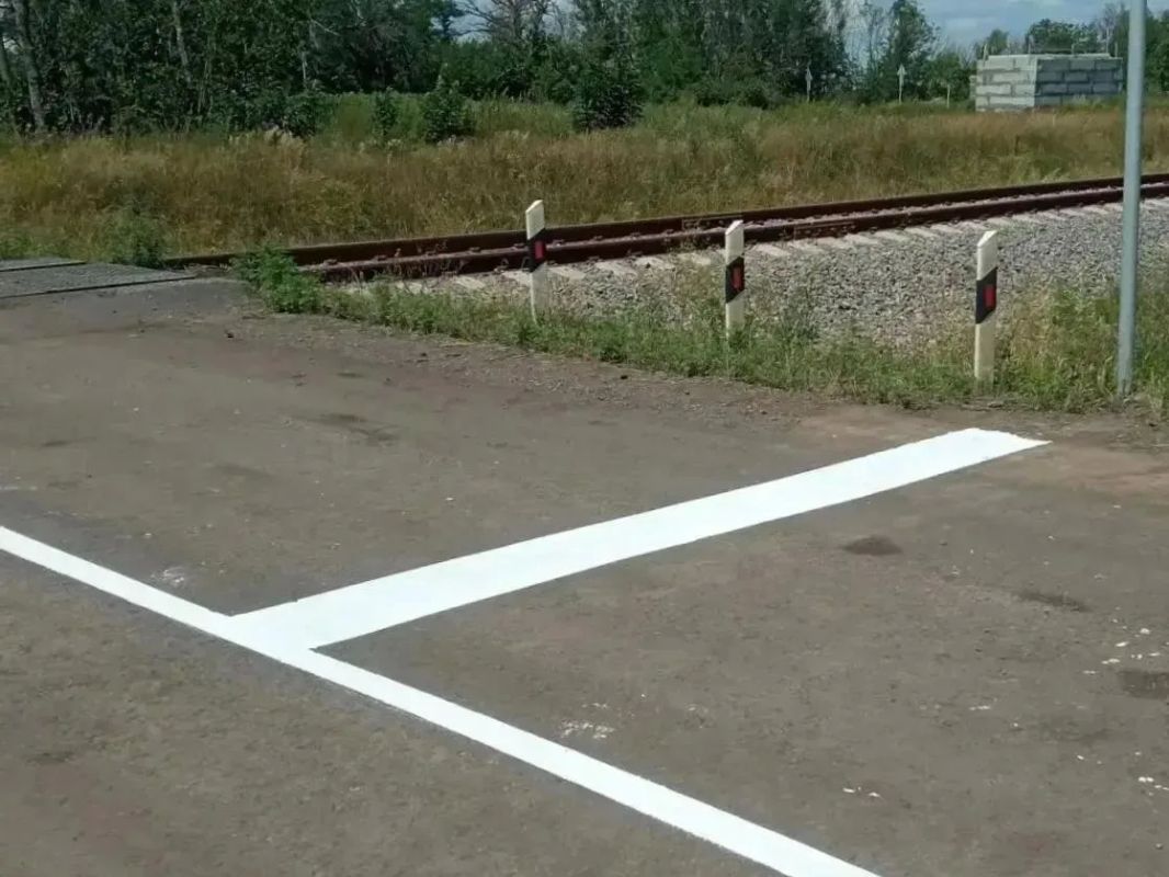 #СОДЕРЖАНИЕ_СВОД за сутки. В рамках содержания выполняем работы по обеспечению безопасного проезда на железнодорожных переездах Нанесли горизонтальную разметку на ж/д переездах, расположенных на автомобильных дорогах... #СОДЕРЖАНИЕ_СВОД за сутки. В рамках содержания выполняем работы по обеспечению безопасного проезда на железнодорожных переездах Нанесли горизонтальную разметку на ж/д переездах, расположенных на автомобильных дорогах...