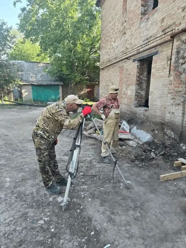 Нижегородские подрядчики продолжают восстановление многоквартирного дома в Иловайске Нижегородские подрядчики продолжают восстановление многоквартирного дома в Иловайске
