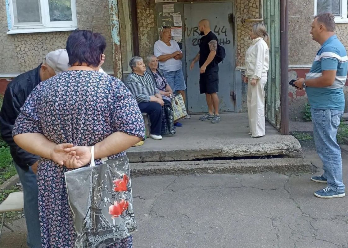 Иван Адамец: В рамках проекта «Управдом» первый заместитель руководителя Управы Алина Волкова провела встречу с жителями возле многоквартирного фонда № 17 на улице Туманяна Иван Адамец: В рамках проекта «Управдом» первый заместитель руководителя Управы Алина Волкова провела встречу с жителями возле многоквартирного фонда № 17 на улице Туманяна