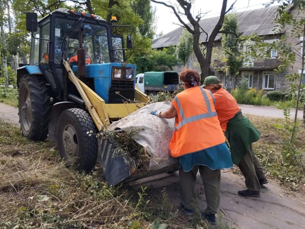Сегодня, 30 июля 2026 года, в рамках проекта «Городская среда», реализуемого Единой Россией , неравнодушные жители Кировского района приняли участие в традиционной экологической акции «Чистый четверг» Сегодня, 30 июля 2026 года, в рамках проекта «Городская среда», реализуемого Единой Россией , неравнодушные жители Кировского района приняли участие в традиционной экологической акции «Чистый четверг»