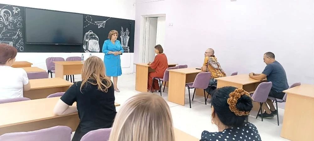 Состоялась встреча начальника Управления образования администрации городского округа Горловка с трудовым коллективом Состоялась встреча начальника Управления образования администрации городского округа Горловка с трудовым коллективом