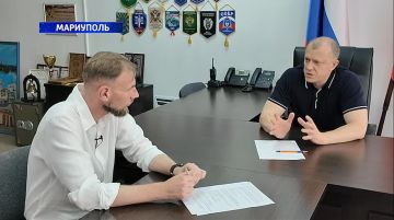 Антон Кольцов: Во время прямого эфира ответил на вопросы мариупольцев